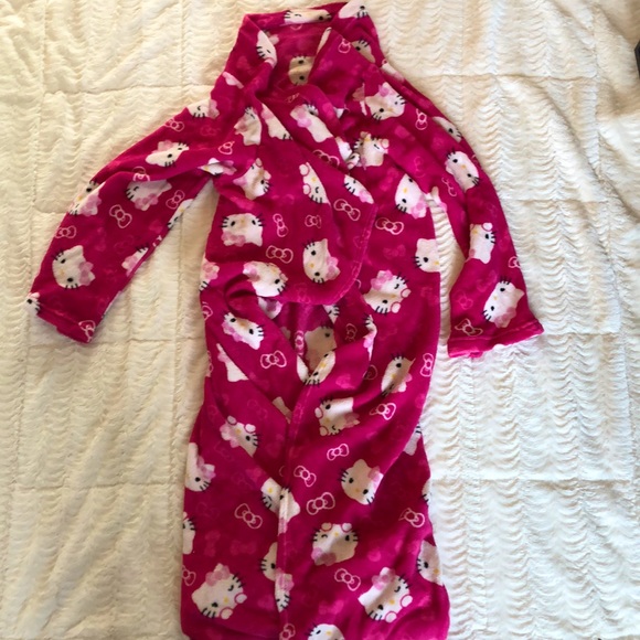 Hello Kitty Snuggie - Picture 1 of 5